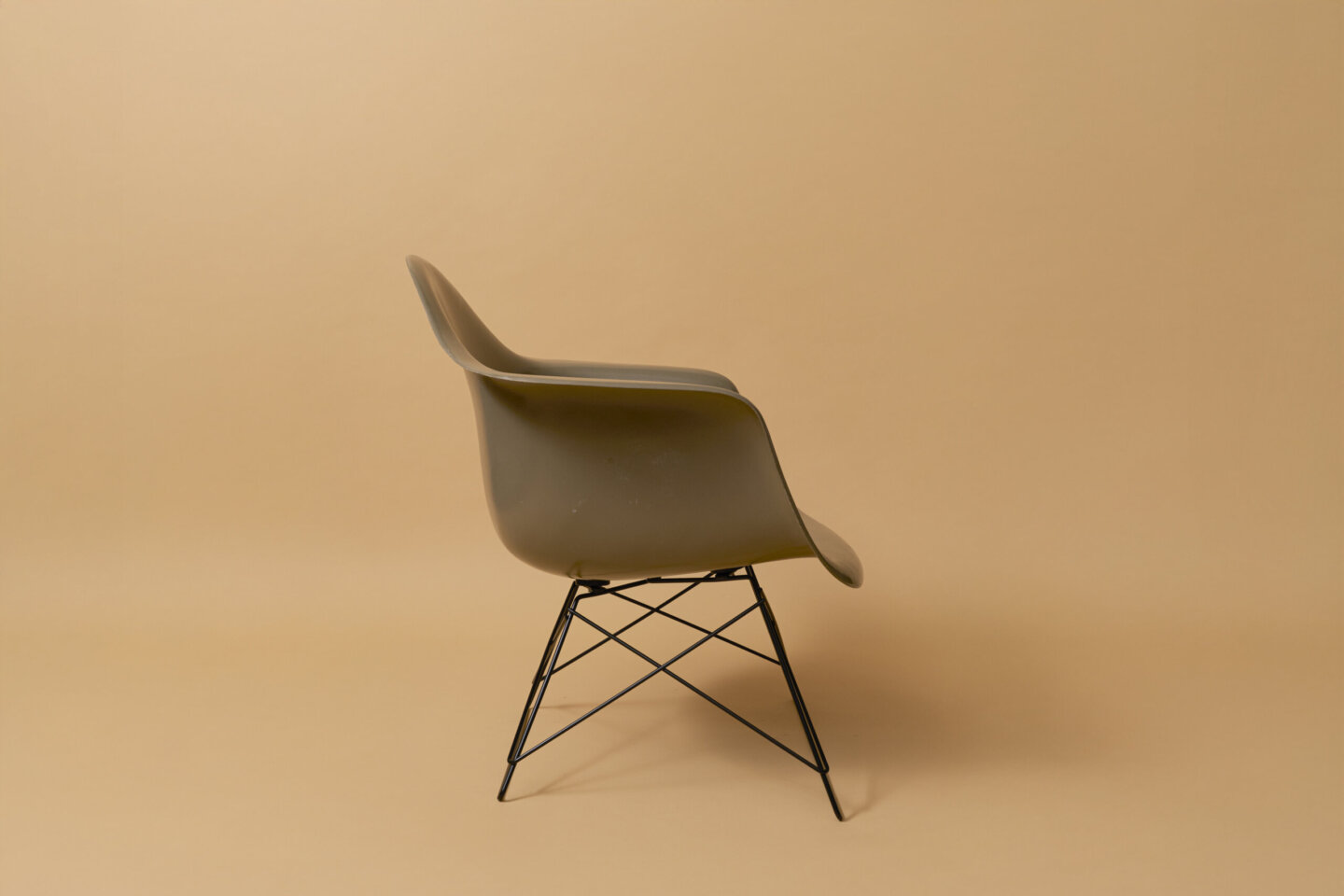 Eames Green Arm Shell